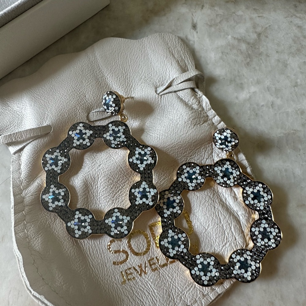 Soru Hoop Earrings